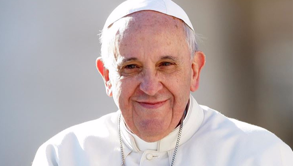 Папа римский Франциск раскритиковал мир за любовь к животным