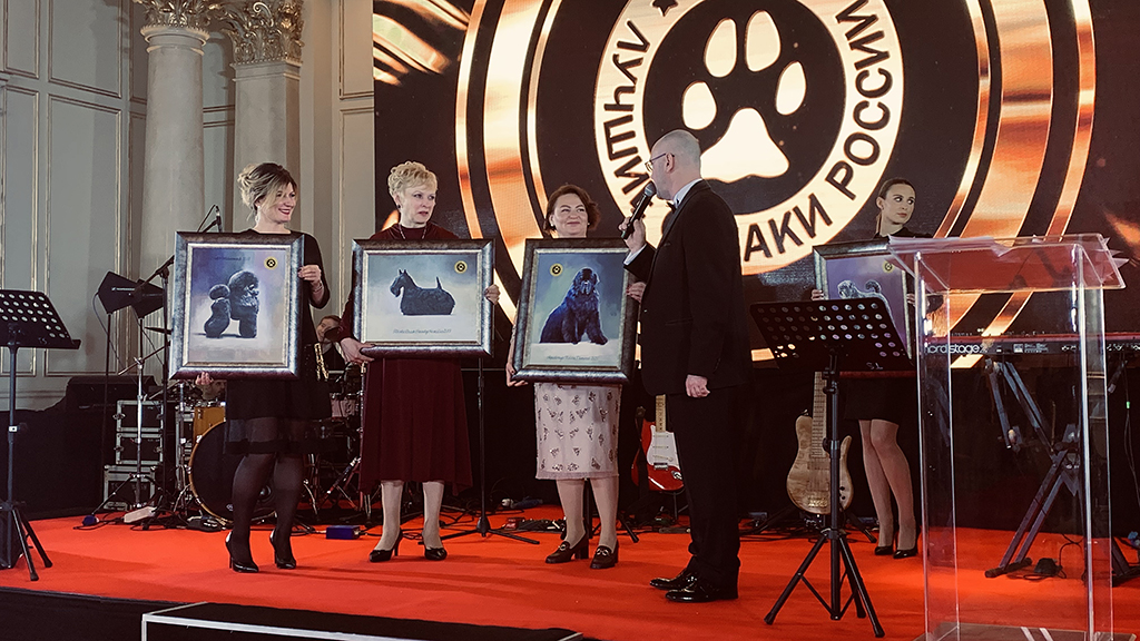 Победители рейтинга «Лучшие собаки России» прошлых лет получили картины Павла Гавриченкова