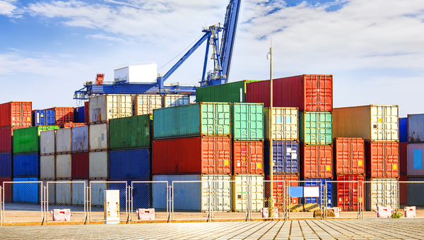 Крупнейшие контейнерные перевозчики остановили поставки в российские порты