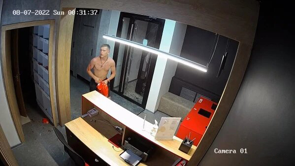 В Екатеринбурге украли наполнитель для туалета и маску Халка