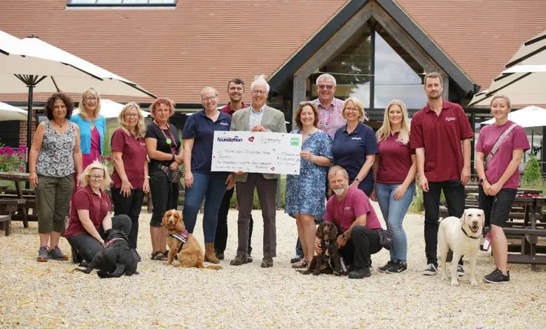 На обучение собак-помощников глухих Pets at Home пожертвовал более £0,5 млн