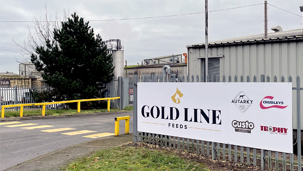 United Petfood покупает производителя кормов Gold Line Feeds